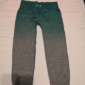 CVG Ombre Capris Teal Leggings Size M